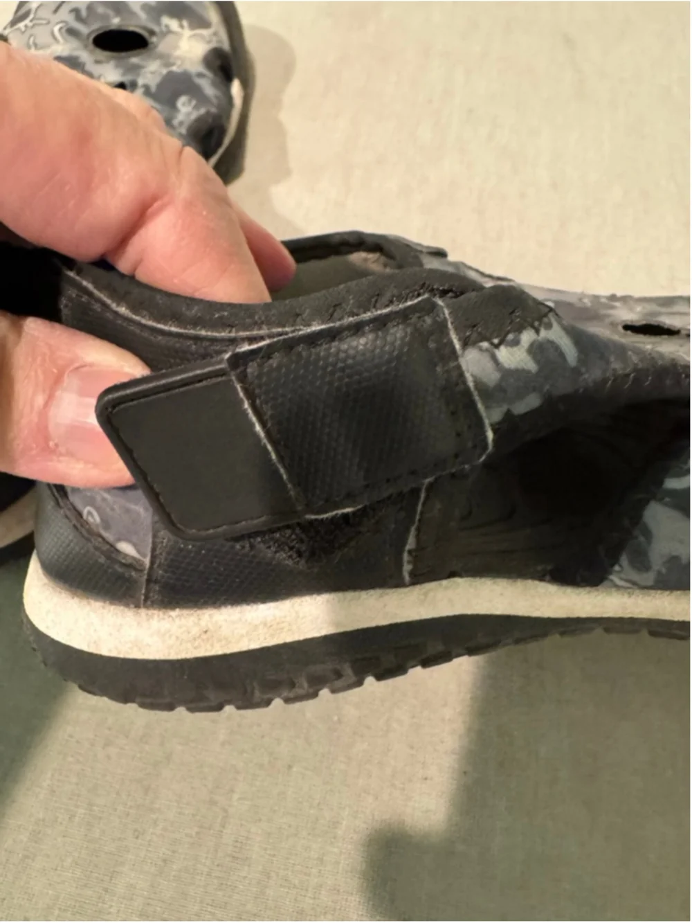 Boys KEEN Water Shoes Size 3 Gray Camo